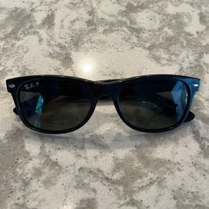 Ray-Ban Wayfarer Black Polarized Sunglasses